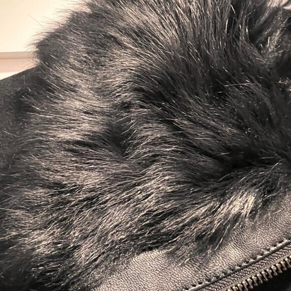 BCBG Wool Short coat with lamb fur collar (detachable) - Picture 5 of 6